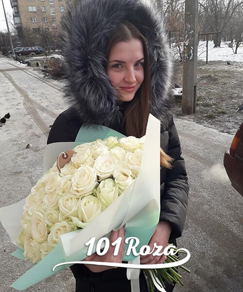 заказать 101 розу дешево в москве